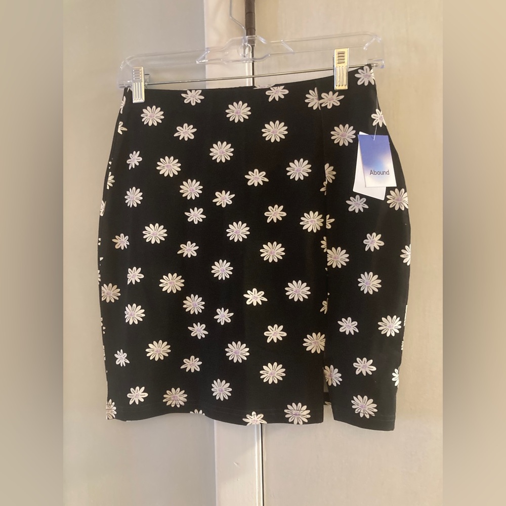 Daisy patterned mini pencil skirt